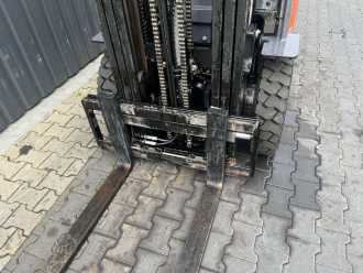 Wózki widłowe używane TOYOTA 8FGF20 GAS VIERRADFRONTSTAPLER (13065960)