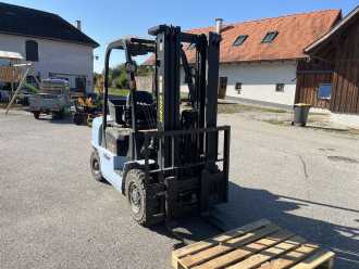 Wózki widłowe używane UTILEV UT25P DIESEL VIERRADFRONTSTAPLER (13072152)