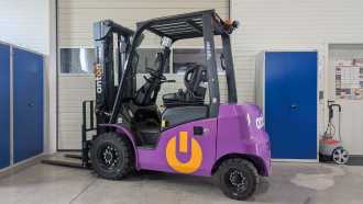 Wózki widłowe używane WEITERE CBH 2.5 ELEKTRO VIERRADFRONTSTAPLER (13065137) backdrop