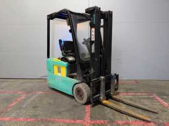 Wózki widłowe używane YALE ERP16 ATF ELEKTRO DREIRADFRONTSTAPLER (13070992) backdrop