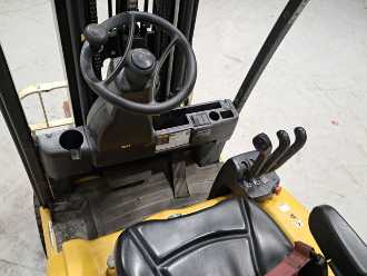 Wózki widłowe używane YALE ERP16VT ELEKTRO DREIRADFRONTSTAPLER (12931916)