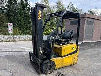 Wózki widłowe używane YALE ERP16VT SWB E2130 - 4900mm ELEKTRO DREIRADFRONTSTAPLER (13069379) backdrop