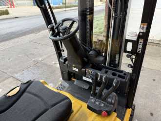 Wózki widłowe używane YALE ERP20VF ELEKTRO DREIRADFRONTSTAPLER (13015496)