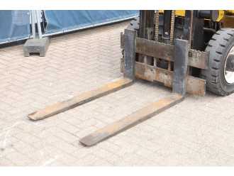 Wózki widłowe używane YALE GDP050RC DIESEL VIERRADFRONTSTAPLER (13059744)